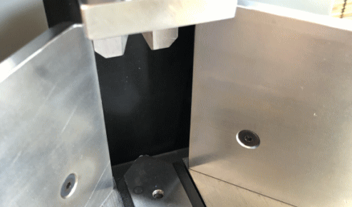 厚紙台紙を角丸加工する機械